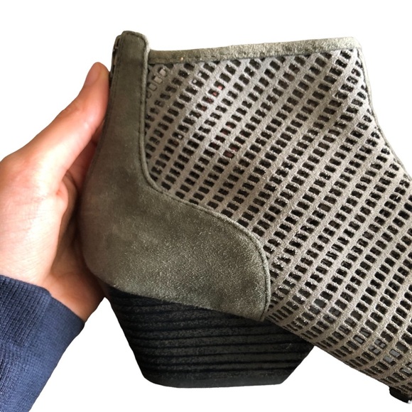 EILEEN FISHER Leather Netted Wedges - Picture 16 of 16